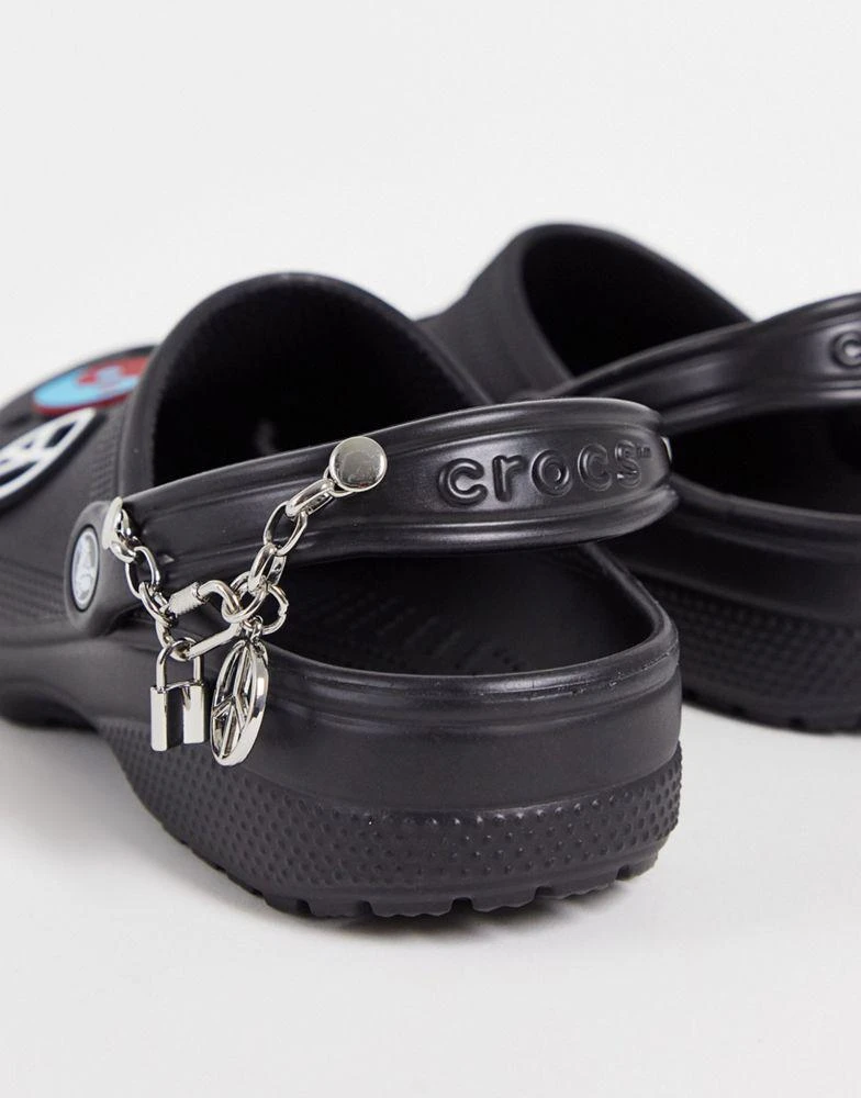 商品Crocs|Crocs classic clogs in black with jibbitz,价格¥490,第2张图片详细描述
