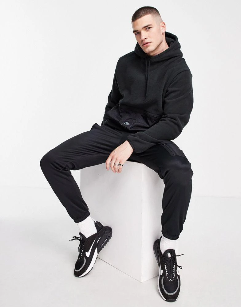 商品NIKE|Nike Sport Utility hoodie with woven pocket in black,价格¥407,第4张图片详细描述
