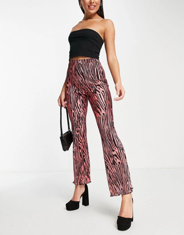 商品ASOS|ASOS DESIGN plisse flare trouser in pink and black animal print,价格¥220,第4张图片详细描述