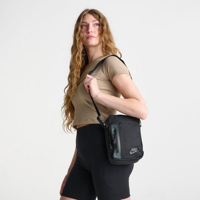 完売必須!☆Nike Elemental Premium Crossbody Bag (4L) Nike Elemental Premium Crossbody Bag (4L) | Finish Line