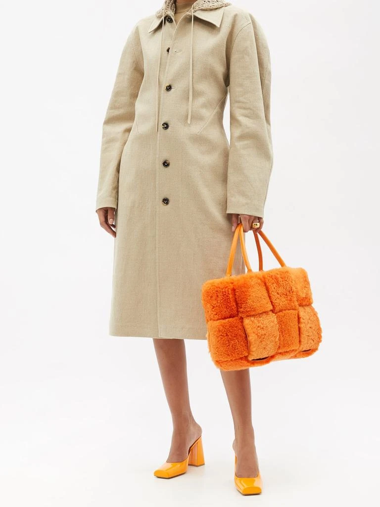 商品Bottega Veneta|The Arco medium leather and shearling tote bag,价格¥28323,第3张图片详细描述