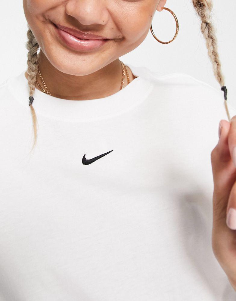 Nike essentials boyfriend t-shirt in white商品第4张图片规格展示