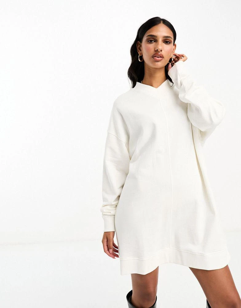 商品ASOS|ASOS DESIGN long sleeve V neck mini sweatshirt dress in ecru,价格¥189,第4张图片详细描述