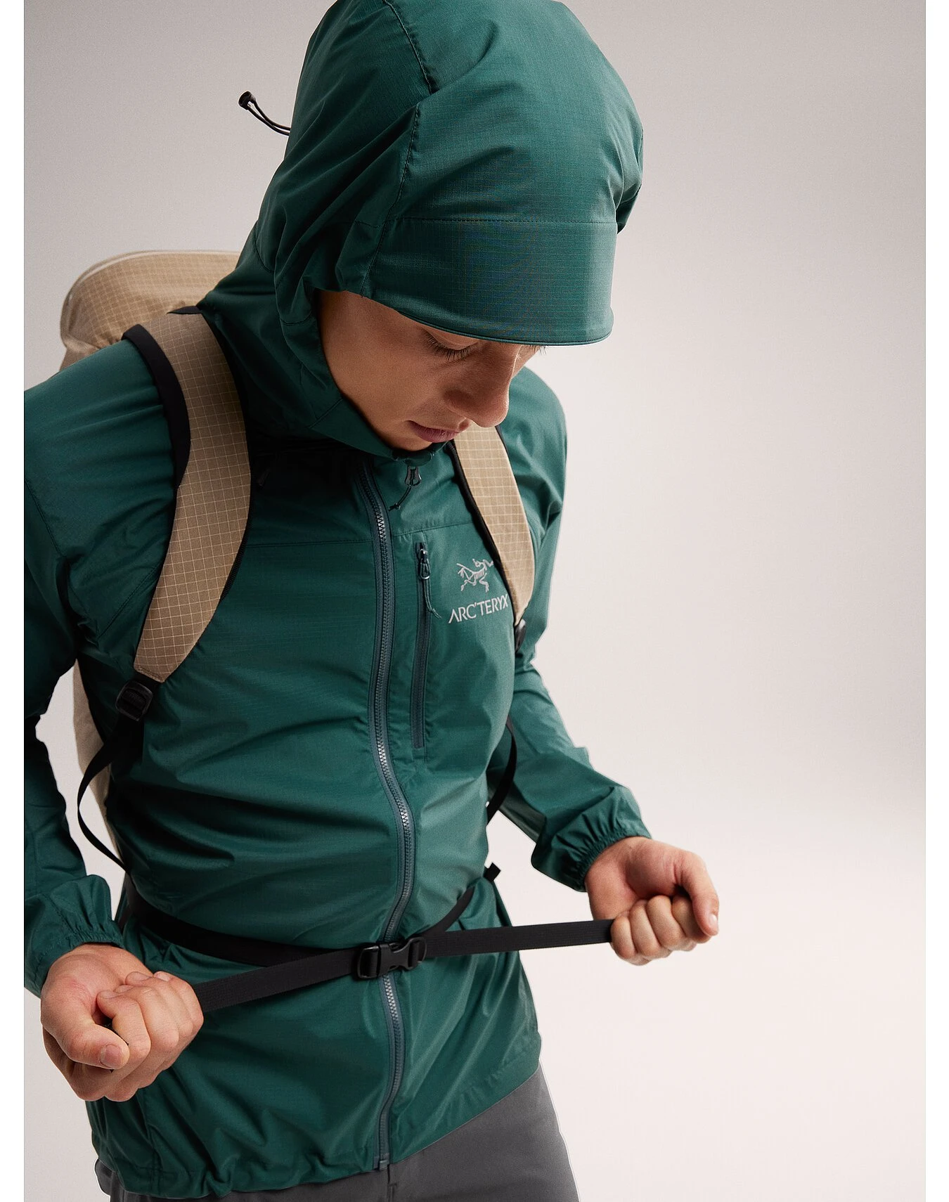 商品Arc'teryx|Arc'teryx 男士户外软壳衣 X000007411PYTHEAS 绿色,价格¥1594,第6张图片详细描述