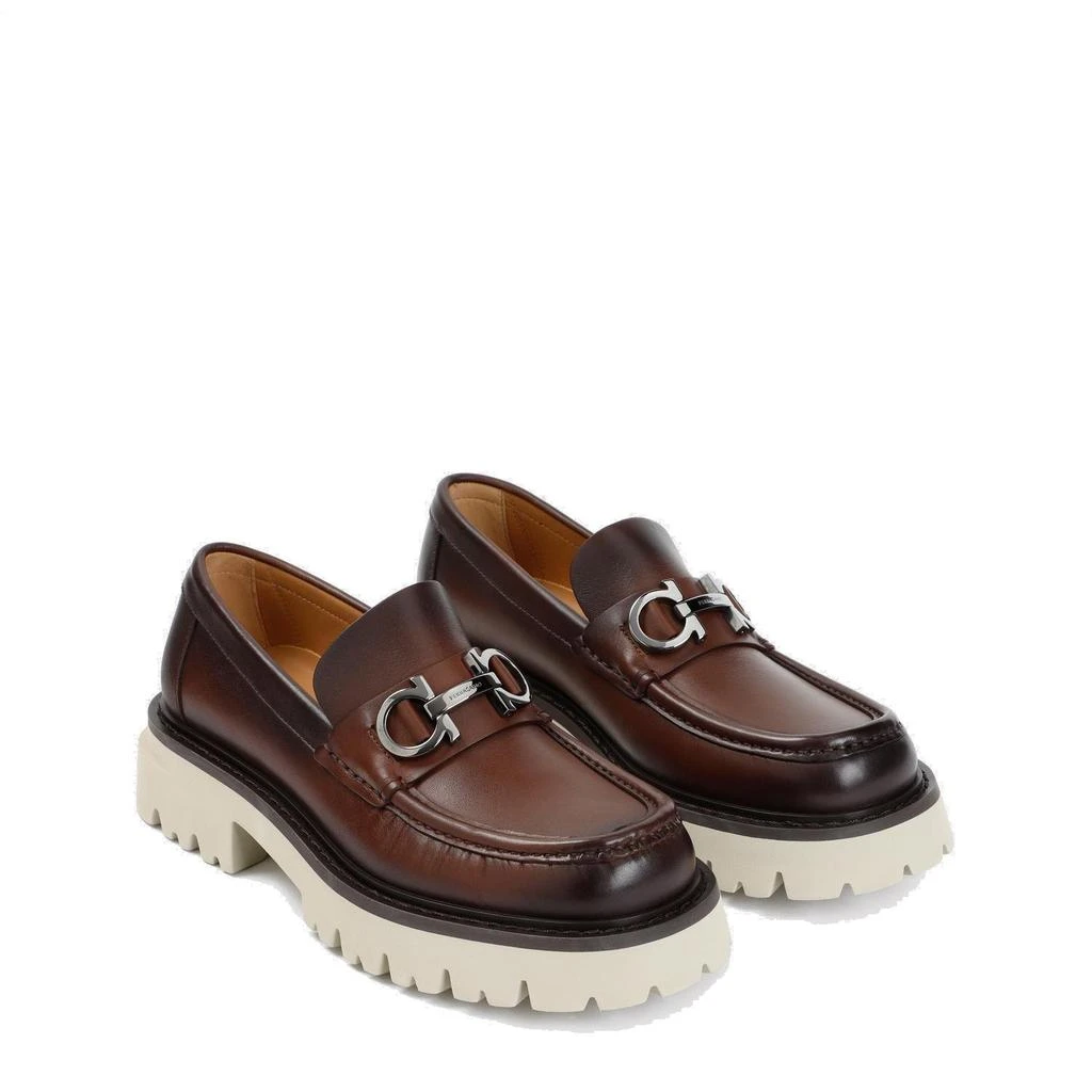 商品Salvatore Ferragamo|Salvatore Ferragamo Gancini-Plaque Slip-On Loafers,价格¥5183,第3张图片详细描述