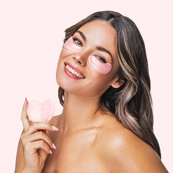 商品Knesko Skin|Knesko Skin Rose Quartz Heart Gua Sha (Worth £80.00),价格¥525,第3张图片详细描述