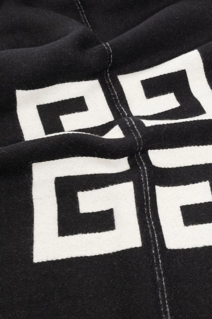 商品Givenchy|Givenchy 4G Frayed Edge Knitted Scarf,价格¥1735,第2张图片详细描述