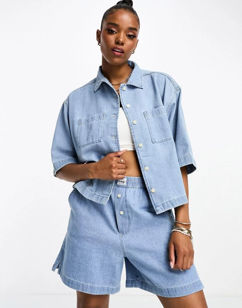 商品Wrangler|Wrangler co-ord boxy cropped denim short sleeve shirt in light blue,价格¥351,第1张图片