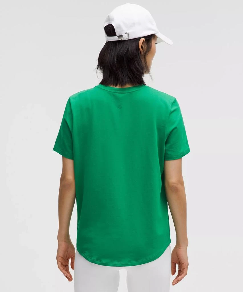 Love Curved-Hem Crewneck T-Shirt 商品