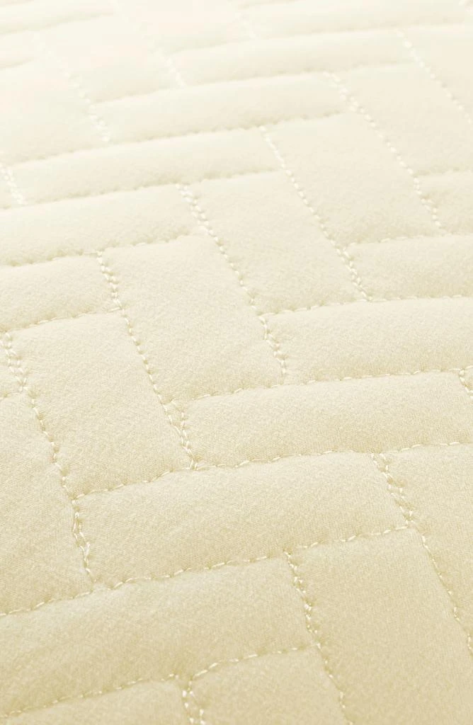 商品IENJOY HOME|All Season Herringbone Stitch Down Alternative Quilt & Sham Set,价格¥470,第2张图片详细描述