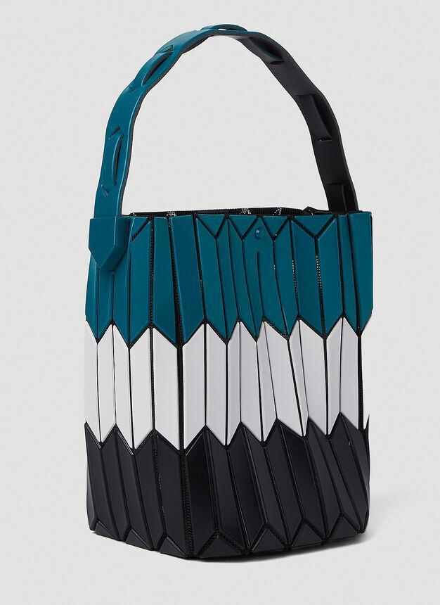 商品Issey Miyake|Matte Bucket Handbag in Blue,价格¥5378,第4张图片详细描述
