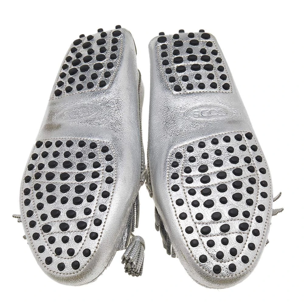 Tod's Silver Leather Tassel Bow And Fringe Slip On Loafers Size 39 商品