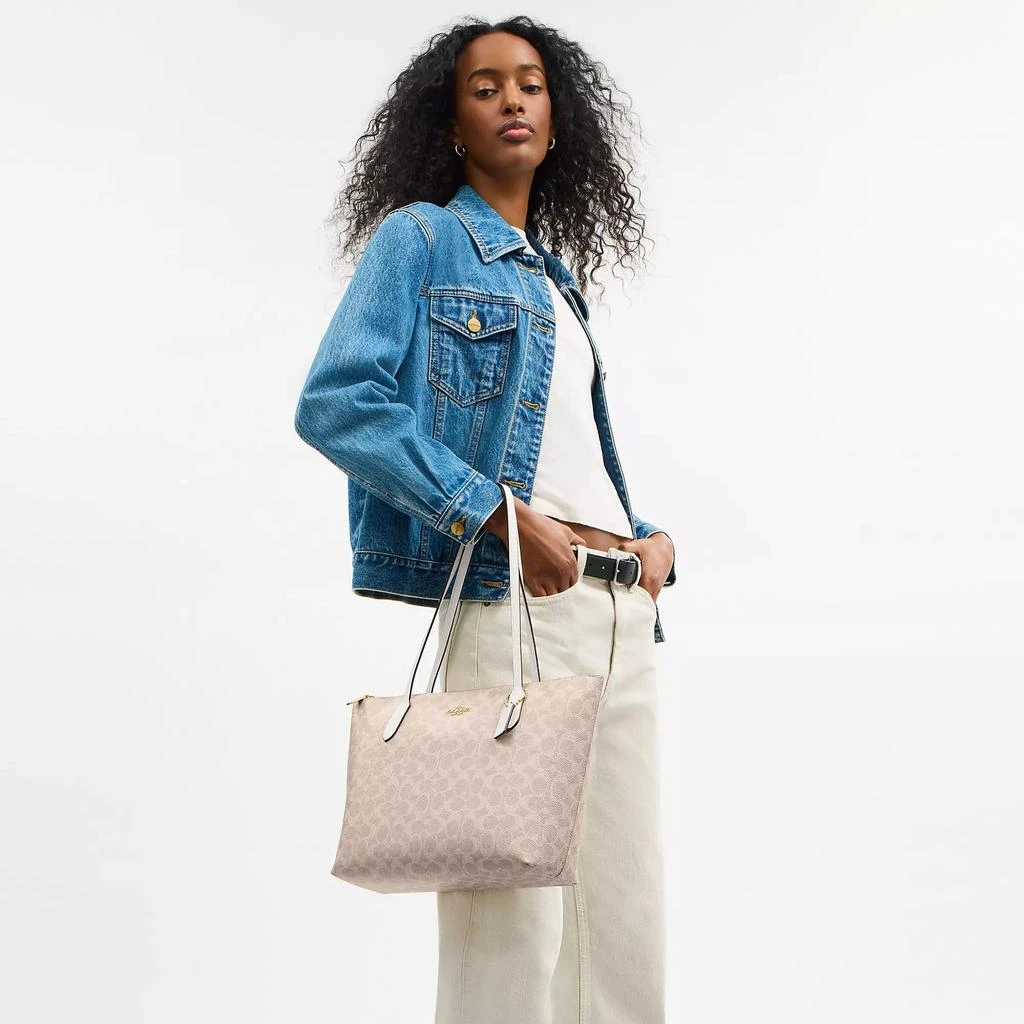 商品Coach|Zip Top Tote Bag In Signature Canvas,价格¥1329,第2张图片详细描述