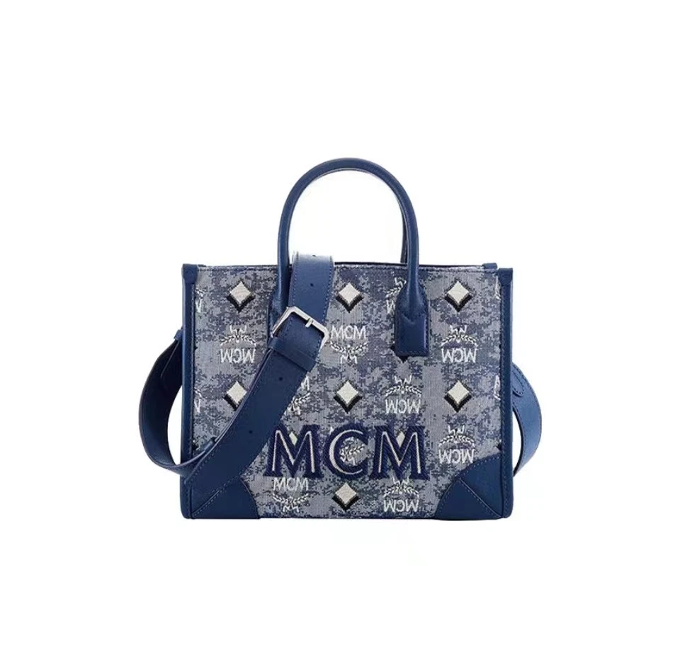 商品MCM|MCM Vintage Monogram 老花满印可拆卸调节肩带 提花织物拼皮革饰边 托特包Tote包购物袋单肩手提包MWTCABO03LU001-BLUE,价格¥6118,第1张图片