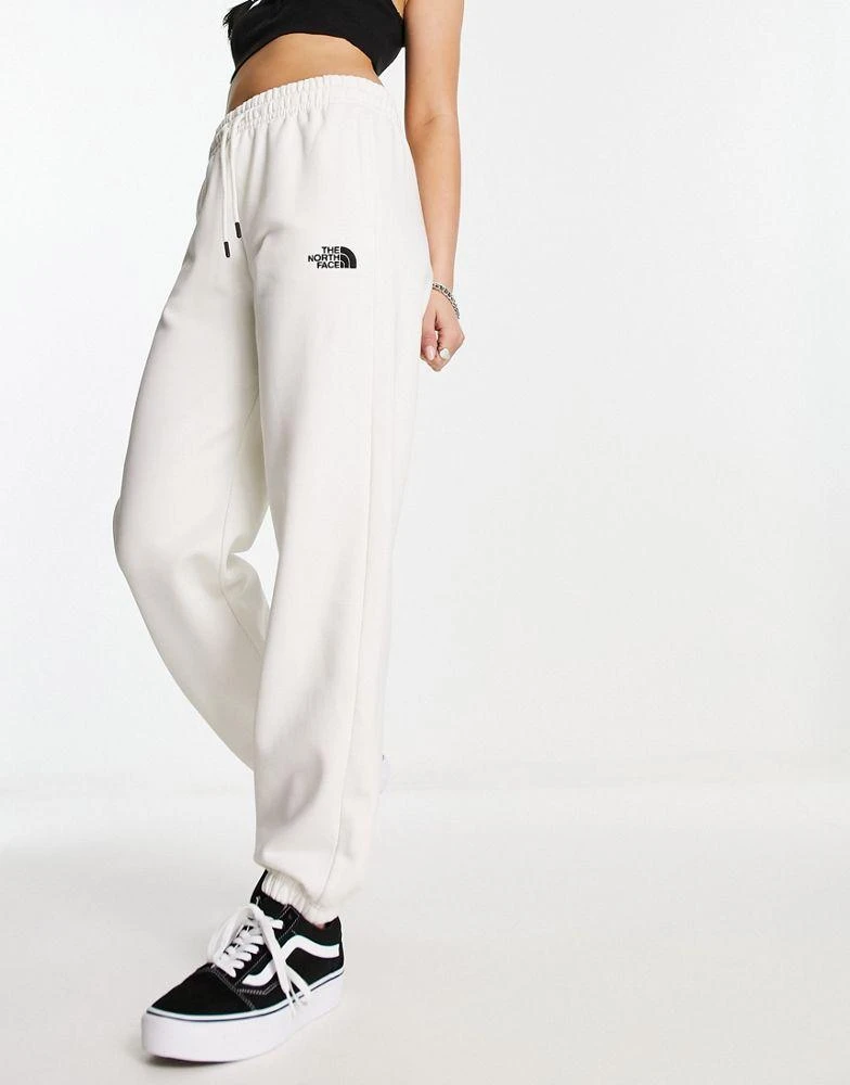 商品The North Face|The North Face Essential oversized joggers in cream Exclusive at ASOS,价格¥481,第3张图片详细描述