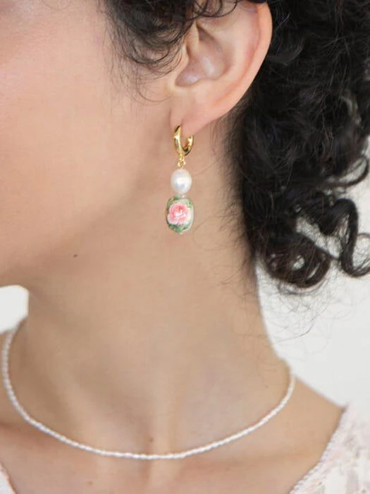 商品FANTASTIC PLANET|Rose Pearl Earrings_3colors,价格¥544,第5张图片详细描述