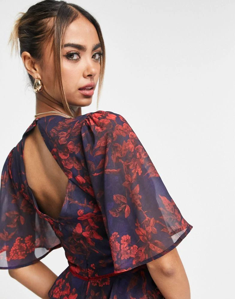 商品Hope & Ivy|Hope & Ivy ruffle midi dress in navy and red floral,价格¥742,第4张图片详细描述