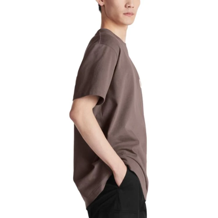 商品[国内直发] Dior|迪奥 SS23 纯色Logo刺绣圆领短袖T恤 男款 棕色,价格¥3051,第6张图片详细描述