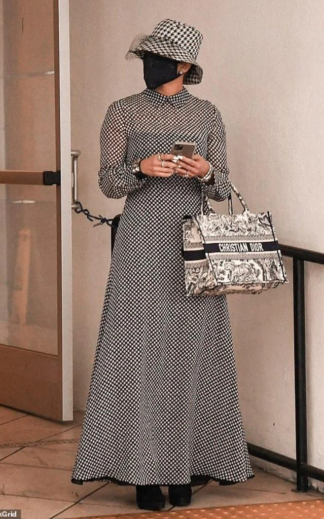 商品Dior|Silk Polka Dot Maxi Dress,价格¥13865,第3张图片详细描述
