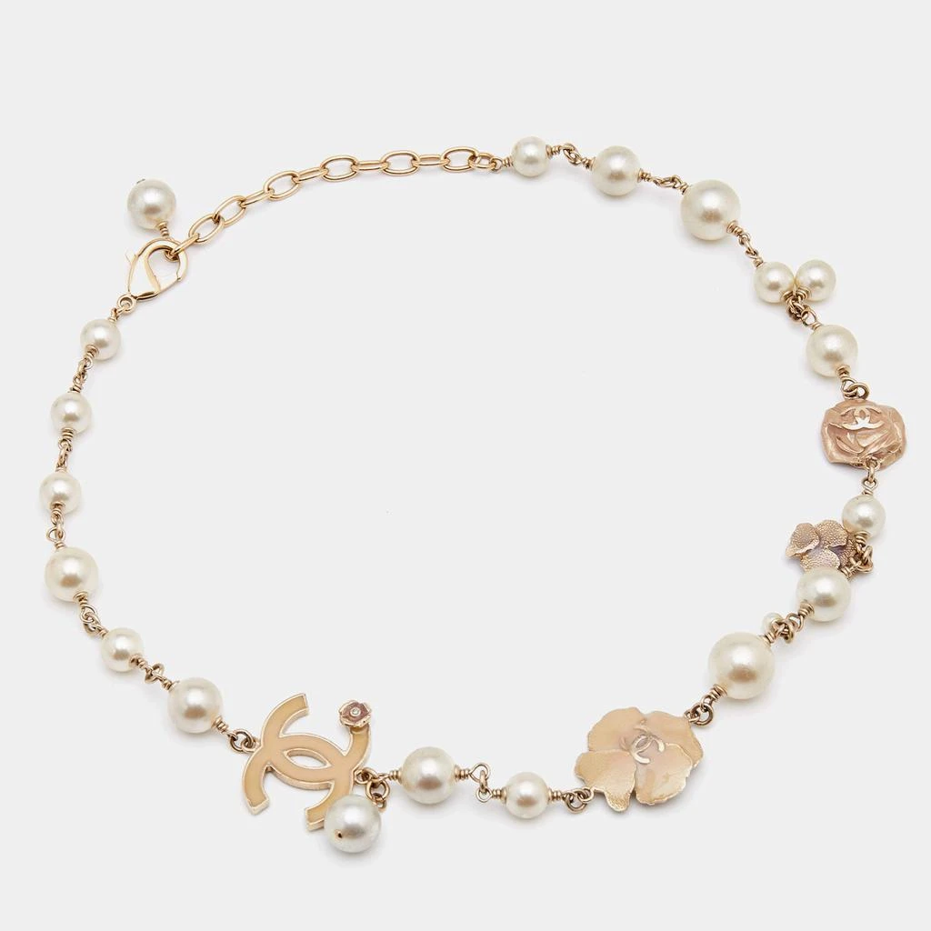 商品[二手商品] Chanel|Chanel Pale Gold Tone Camelia CC Charm Pearl Necklace,价格¥5831,第2张图片详细描述