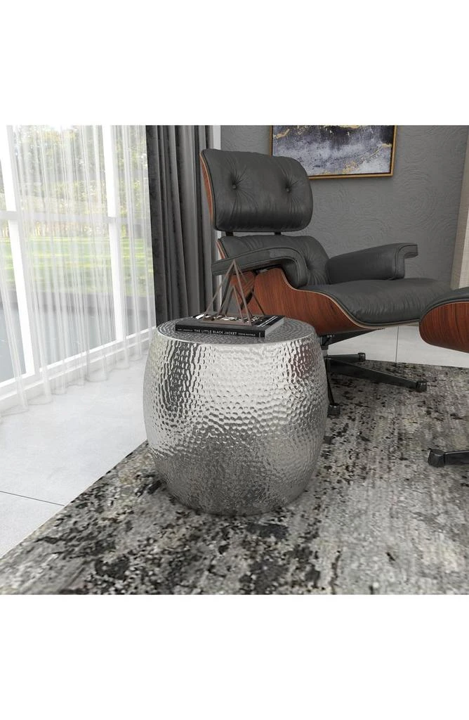 Silvertone Aluminum Contemporary Accent Table with Hammered Design 商品