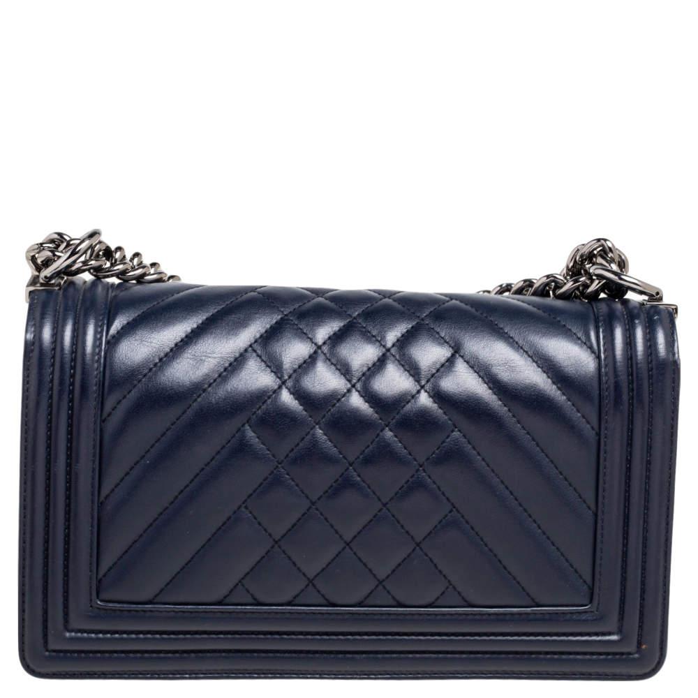 Chanel Midnight Blue Quilted Chevron Leather Medium Boy Flap Bag商品第4张图片规格展示