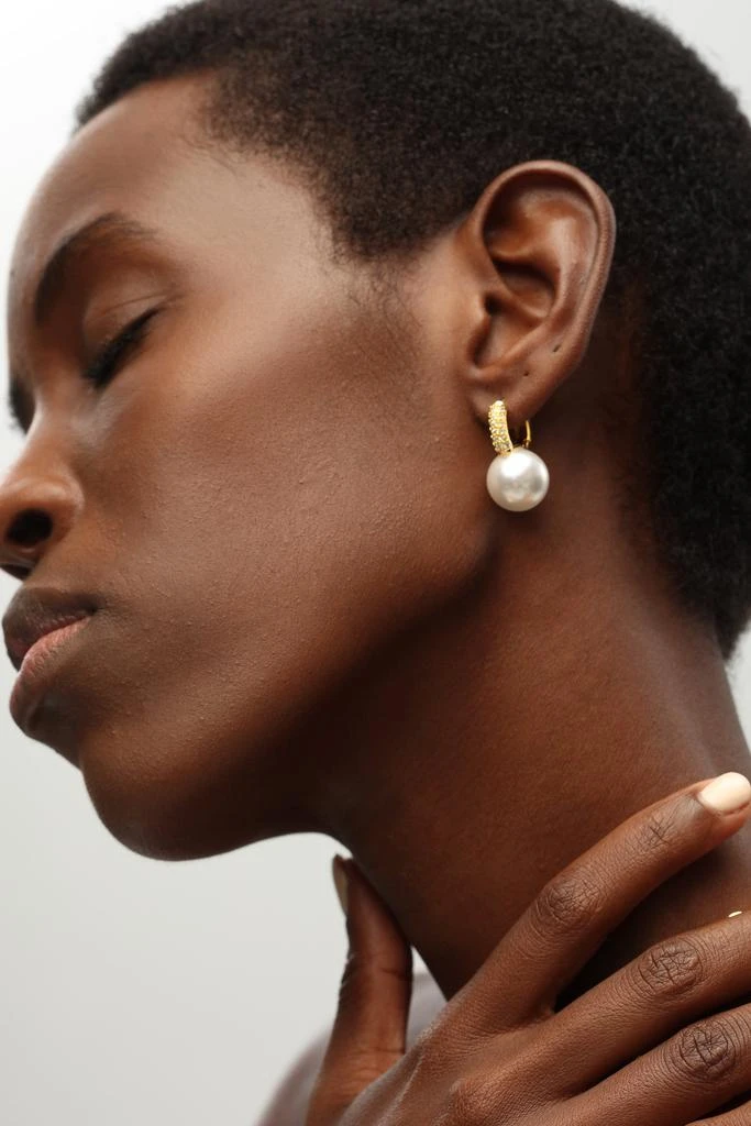 商品Classicharms|Golden Pearl Hoop with Zirconia Embellishment Earrings,价格¥464,第2张图片详细描述
