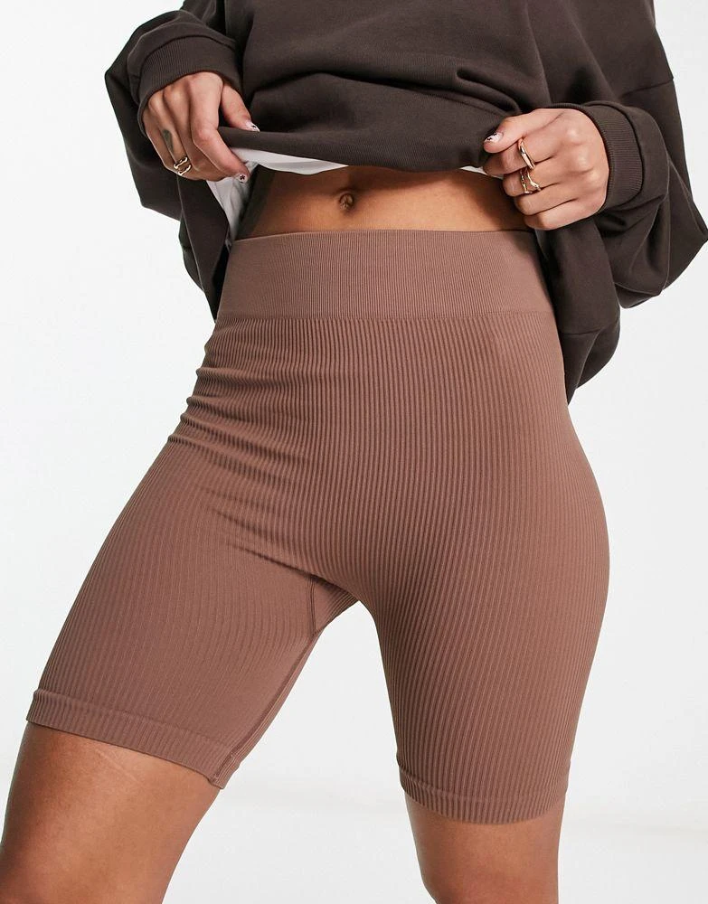 商品ASOS|ASOS DESIGN seamless ribbed legging short in mocha,价格¥117,第1张图片