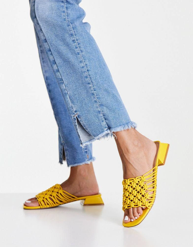 商品ASOS|ASOS DESIGN Flexion woven mule sandals in yellow,价格¥136,第4张图片详细描述