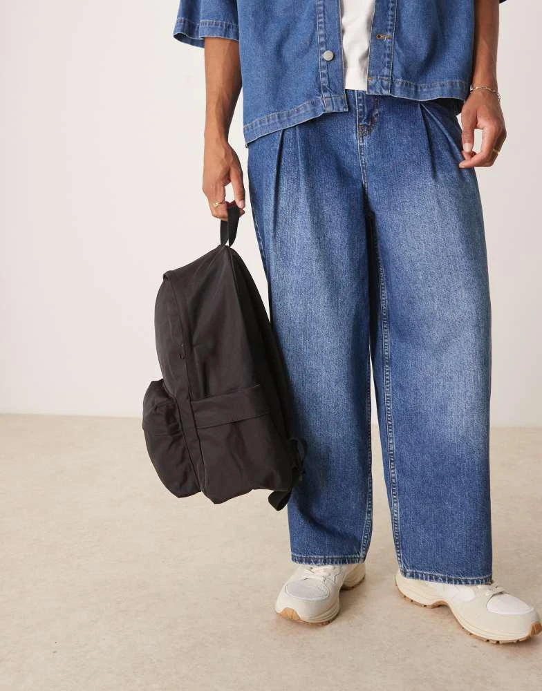 商品Calvin Klein|Calvin Klein Jeans logo backpack in black,价格¥823,第4张图片详细描述