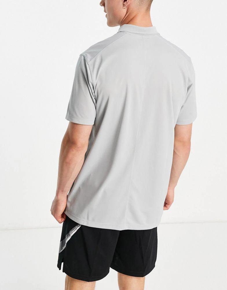 商品NIKE|Nike Golf Victory polo in grey,价格¥385,第2张图片详细描述