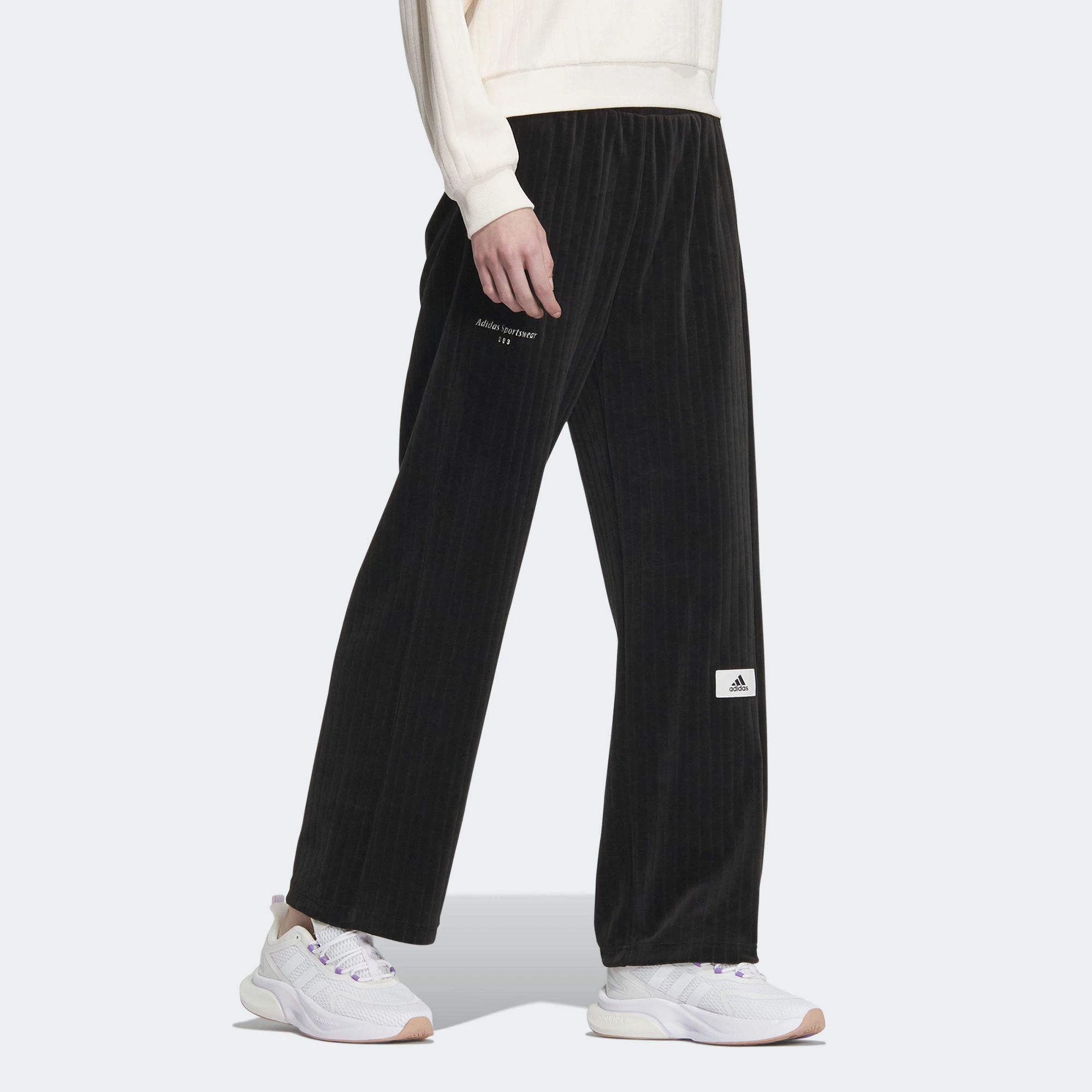 商品[国内直发] Adidas|[预售3天]adidas 纯色Logo标识直筒针织运动裤 女款 黑色,价格¥268,第5张图片详细描述