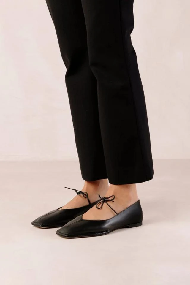 商品ALOHAS|ALOHAS Sway Leather Ballet Flat,价格¥1343,第3张图片详细描述