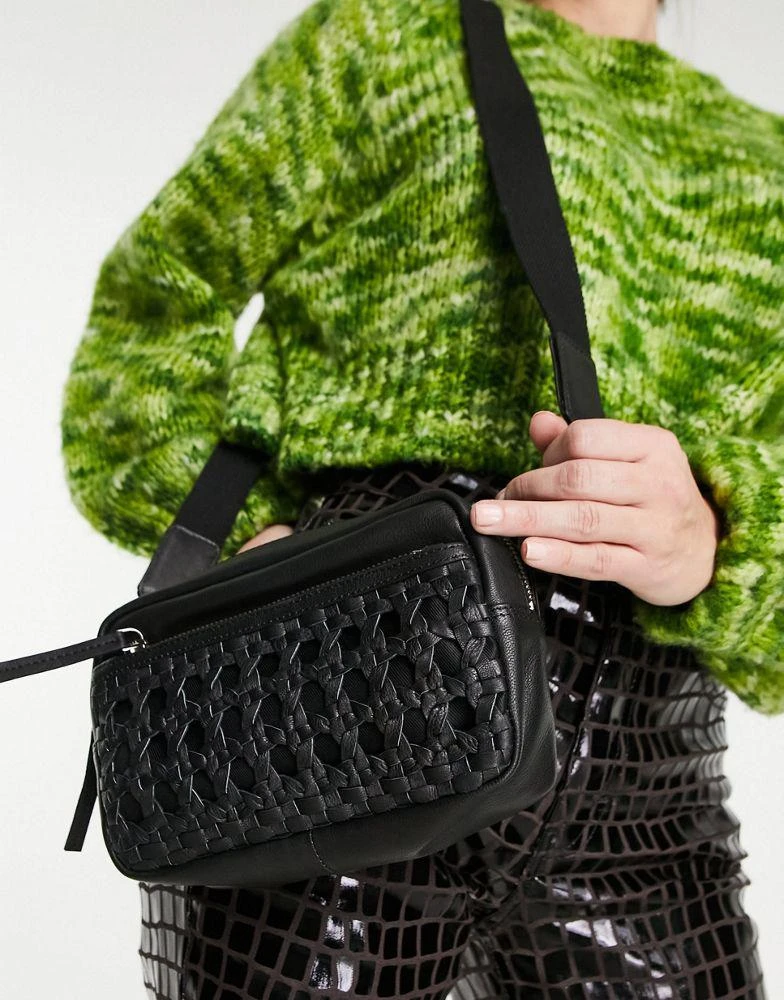 商品Topshop|Topshop weave detail leather crossbody in black,价格¥383,第1张图片