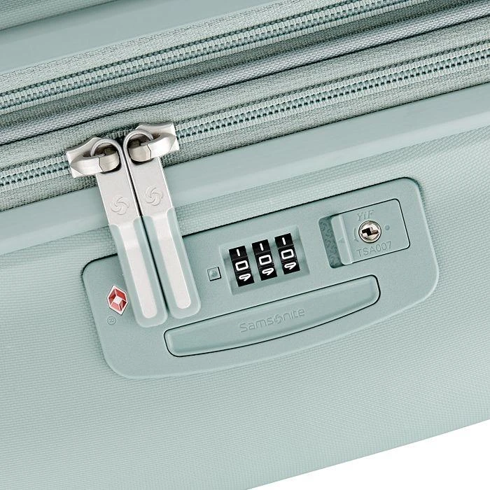 Elevation™ Plus Carry On Spinner Suitcase 22 x 14 商品