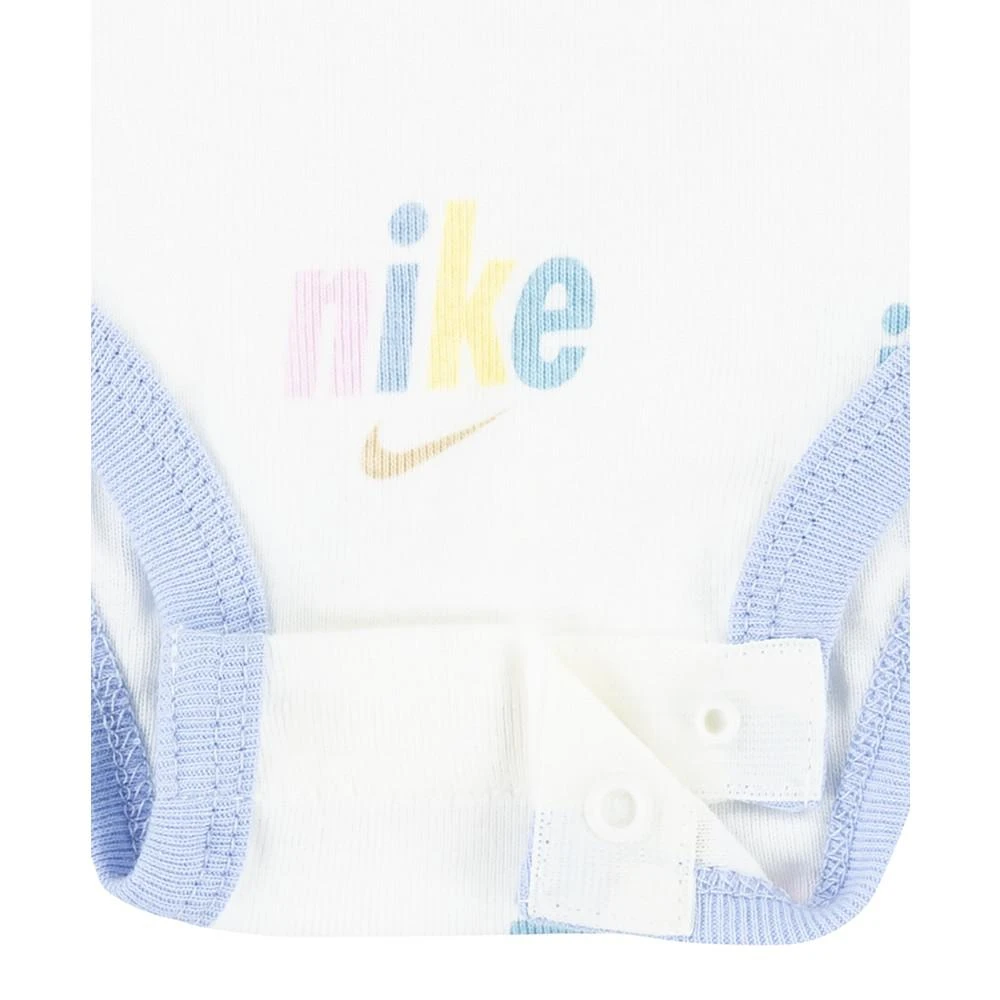 商品NIKE|Baby Boys or Girls All-Over Print Bodysuit, Hat and Booties Gift Box Set, 3-Piece,价格¥135,第4张图片详细描述