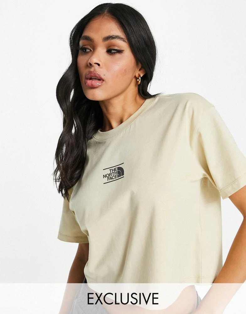 商品The North Face|The North Face Dome at Center cropped t-shirt in beige Exclusive at ASOS ,价格¥133,第1张图片