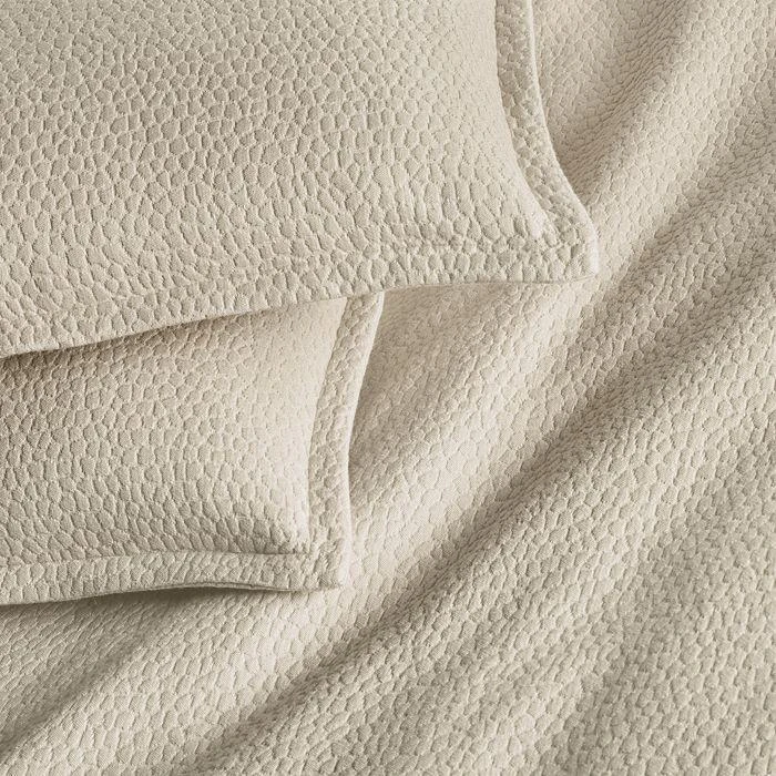 Signature Pebbled Matelassé Coverlet, Full/Queen - Exclusive 商品