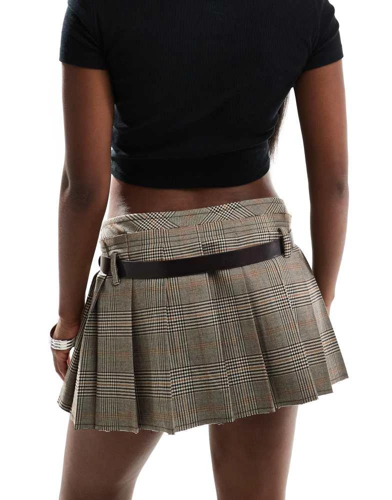 商品Bershka|Bershka boxer detail pleated mini skirt in brown check,价格¥137,第2张图片详细描述
