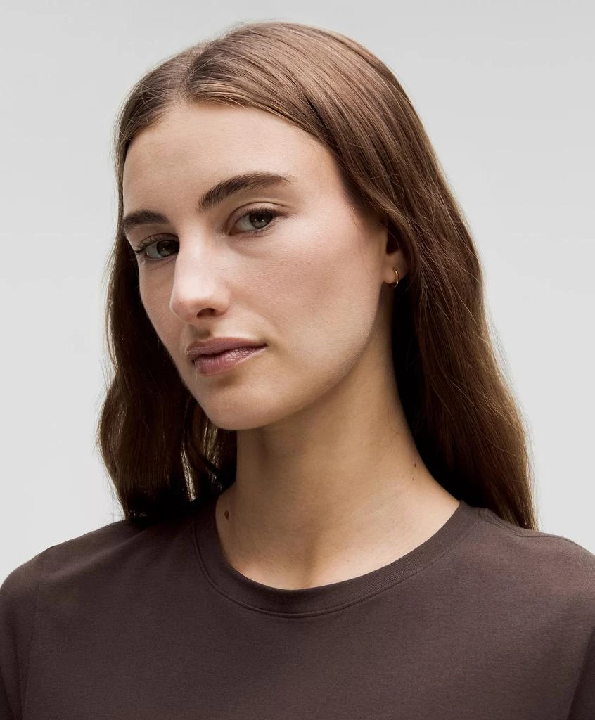 Love Curved-Hem Crewneck T-Shirt 商品