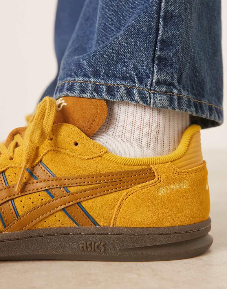 Asics Skyhand Og trainers in hornet and spice curry – On Sale Now
