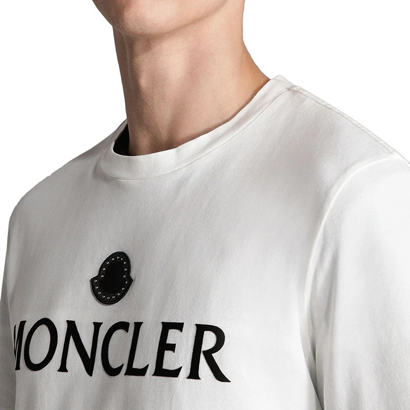 商品Moncler|【预售3-7天】Moncler/蒙克莱 22年秋冬新款 男士蛋壳白色纯棉植绒印花短袖T恤H20918C000078390T032,价格¥2114,第4张图片详细描述