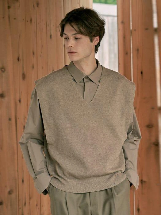 商品NOWANDTOMORROW|M Clean Cut V-neck Knit Vest,价格¥402,第1张图片