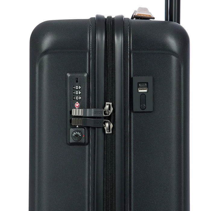 Capri 2.0 21" Carry-On Spinner Suitcase 商品