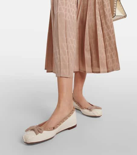 商品Valentino|Rockstud皮革芭蕾舞平底鞋,价格¥5841,第4张图片详细描述