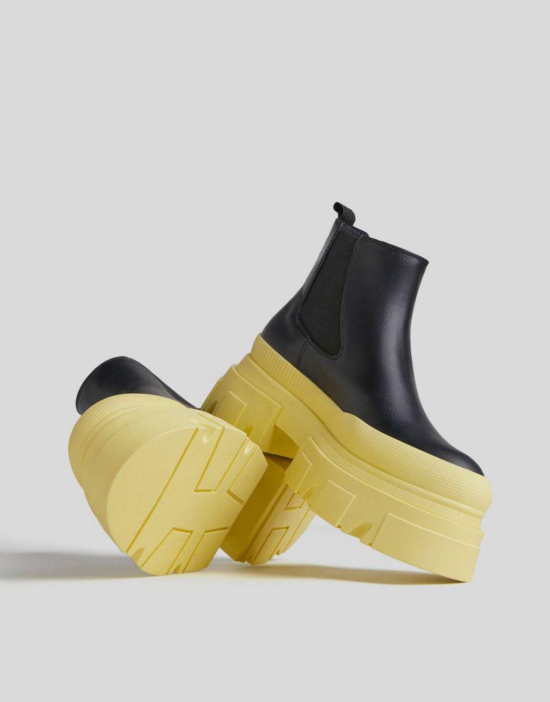 商品Bershka|Bershka chunky flat chelsea boot with contrast yellow sole in black,价格¥214,第5张图片详细描述