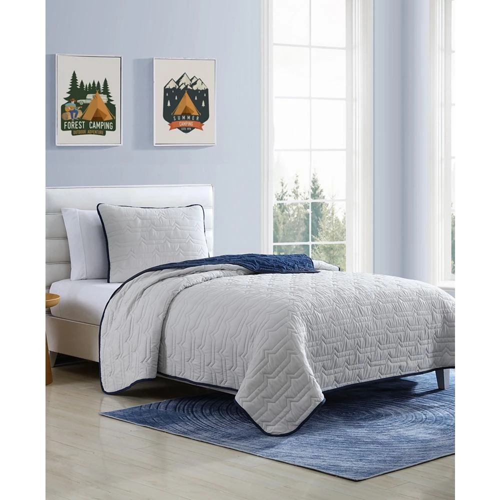 CLOSEOUT! Adventure Mountain Reversible 3 Piece Quilt Set, Full/Queen 商品