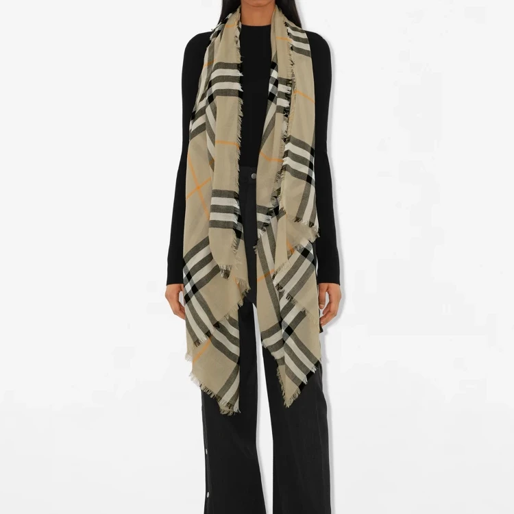 商品[国内直发] Burberry|博柏利 条纹设计 羊毛 围脖 女款 浅鼠尾草色,价格¥2764,第11张图片详细描述