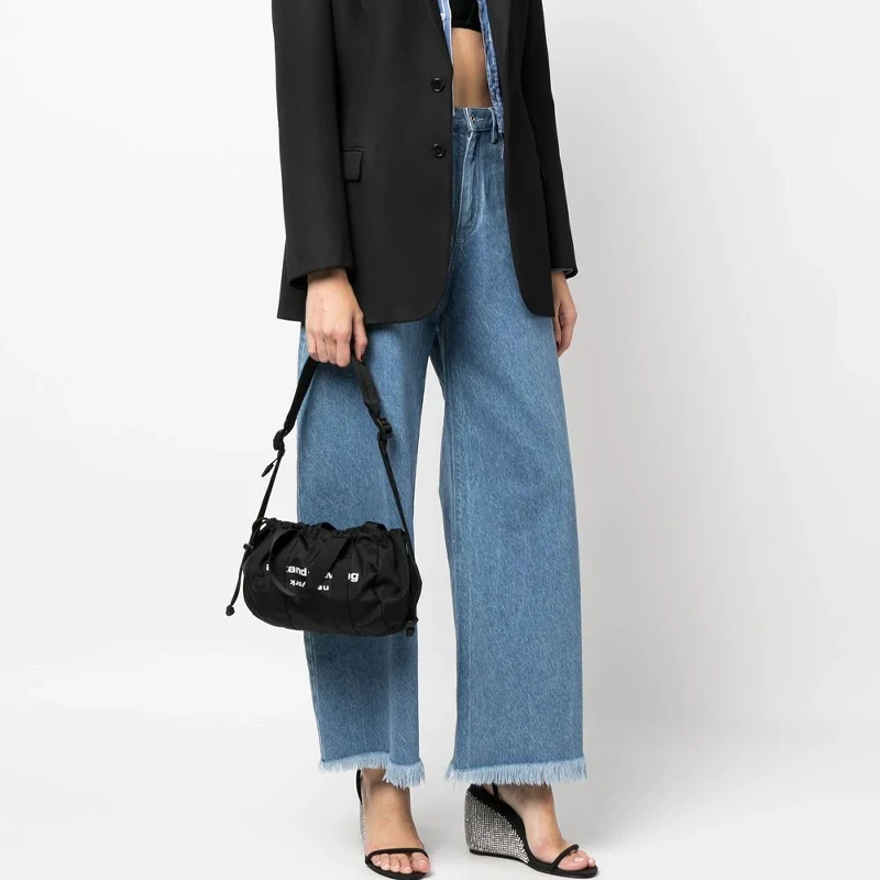 商品[国内直发] Alexander Wang|alexander wang亚历山大王 纯色字母Logo徽标两个圆形顶部提手抽绳开合 涤纶 单肩斜挎手提包 女款 黑色,价格¥3842,第5张图片详细描述