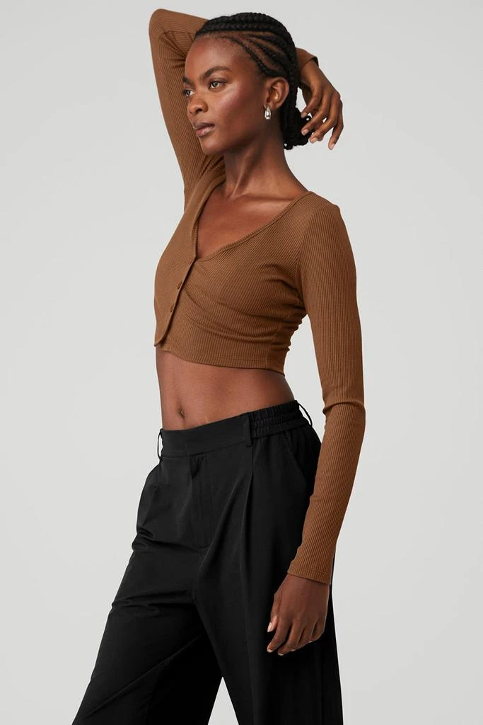 商品Alo|Ribbed Cropped Whisper Cardigan - Cinnamon Brown,价格¥567,第3张图片详细描述